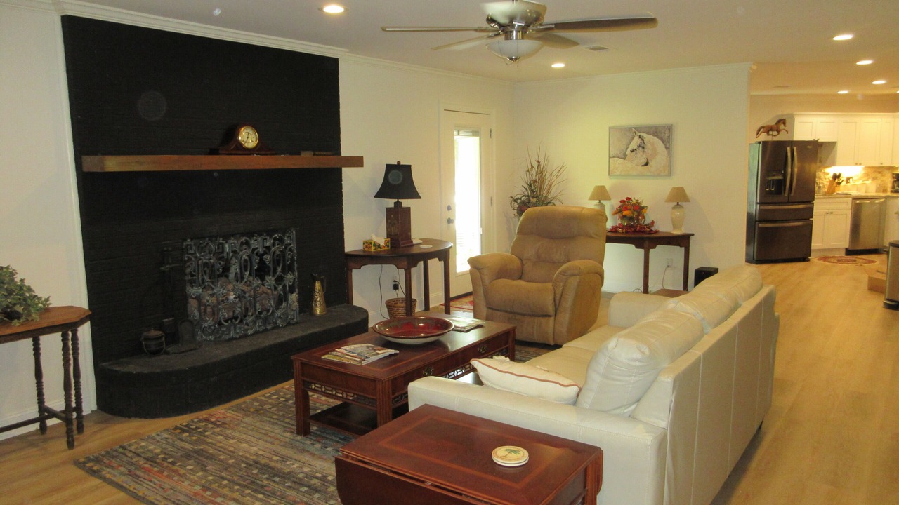 Photo of Livingroom in Canton
