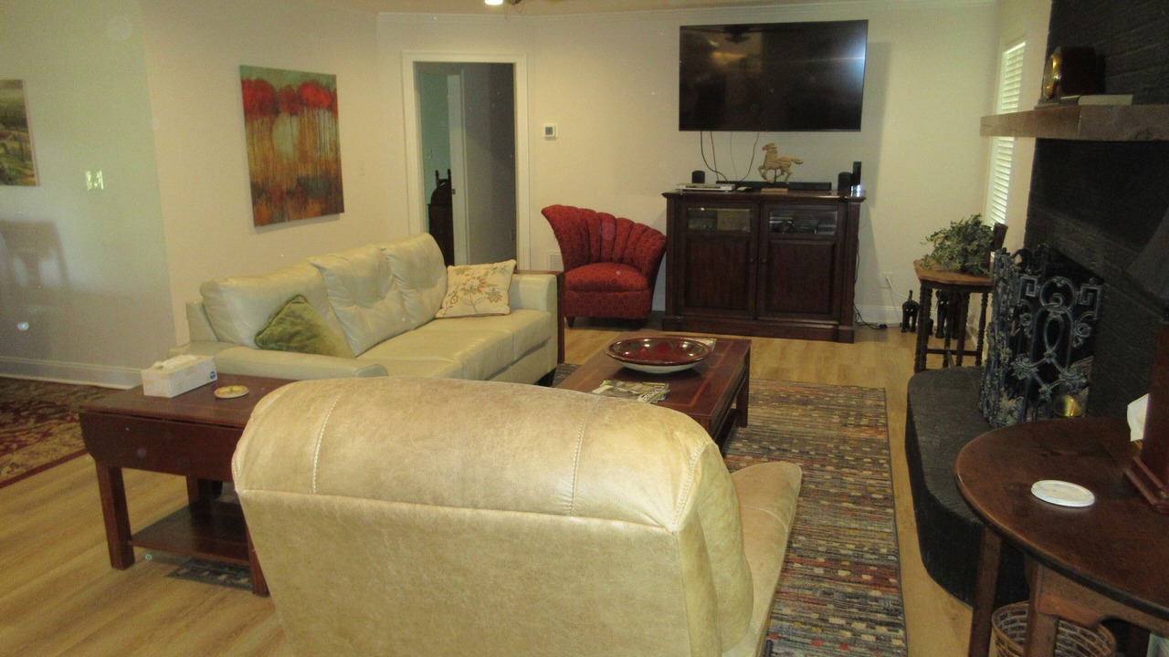 Photo of Livingroom in Canton