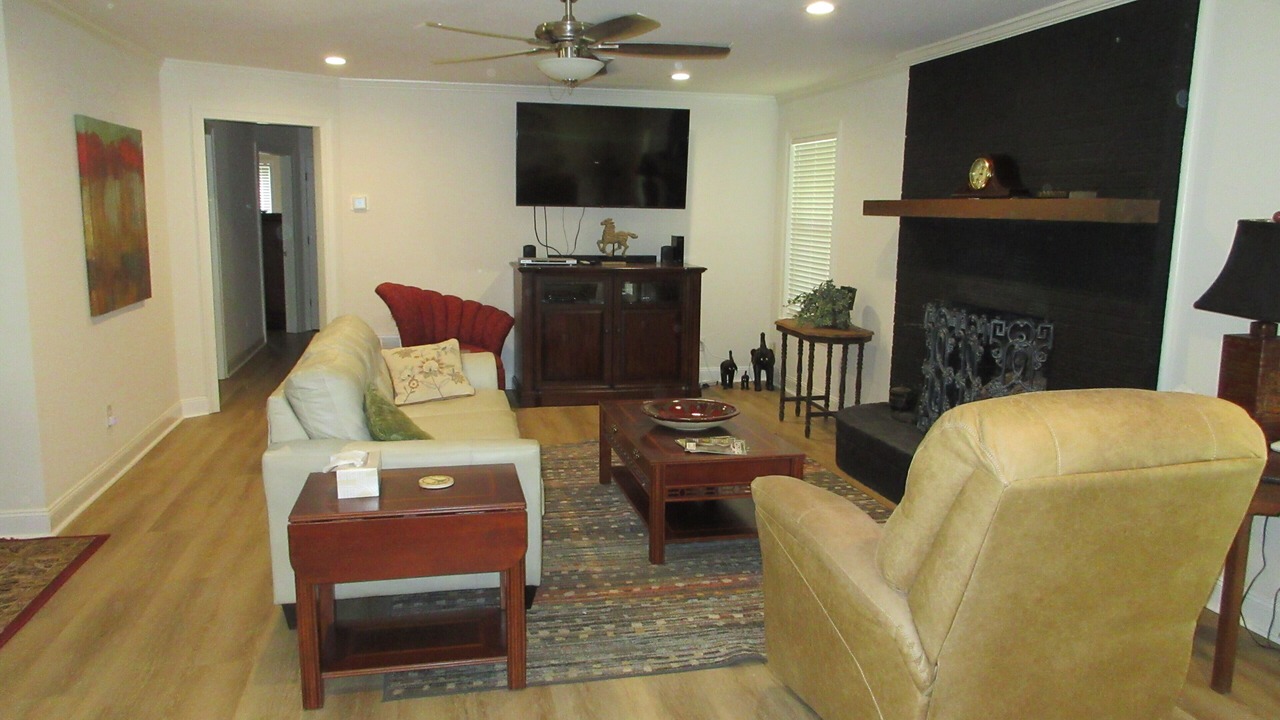 Photo of Livingroom in Canton