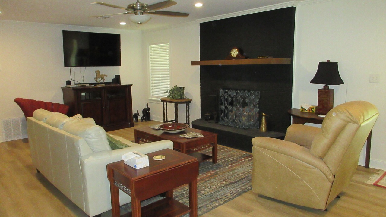 Photo of Livingroom in Canton