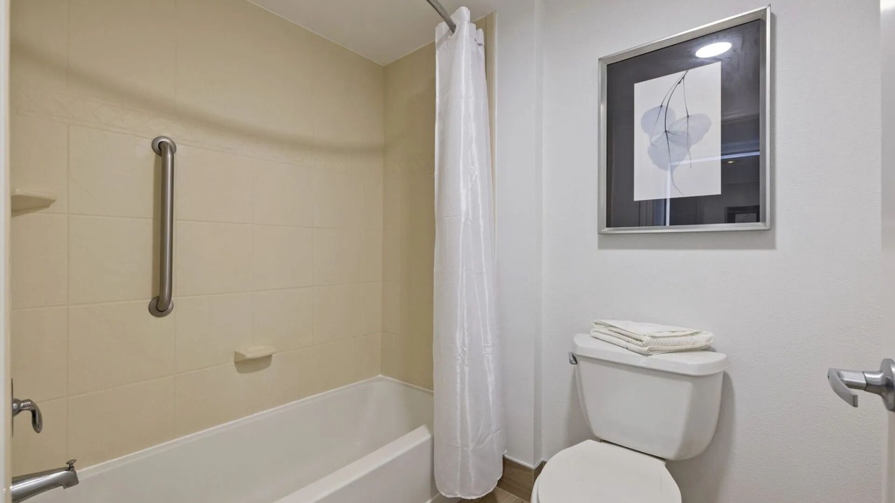 Photo of Bathroom in FM 1960