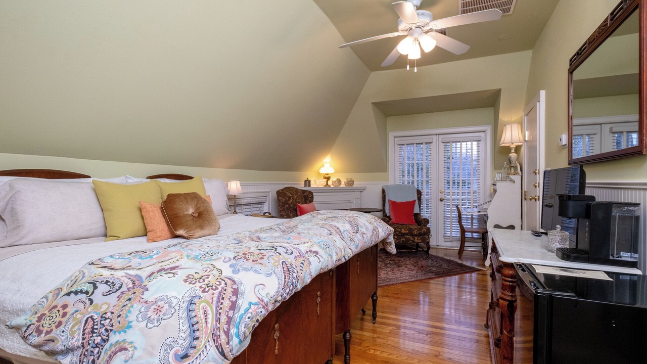 Photo of Bedroom in East of Broadway