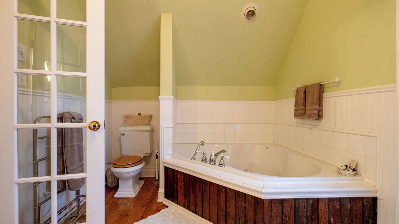 Photo of Bathroom in East of Broadway