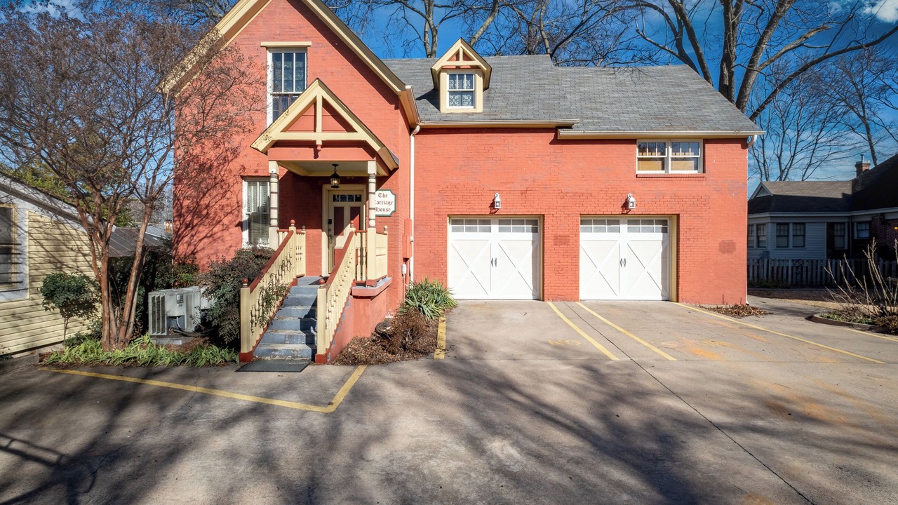 Photo of Outdoor in East of Broadway