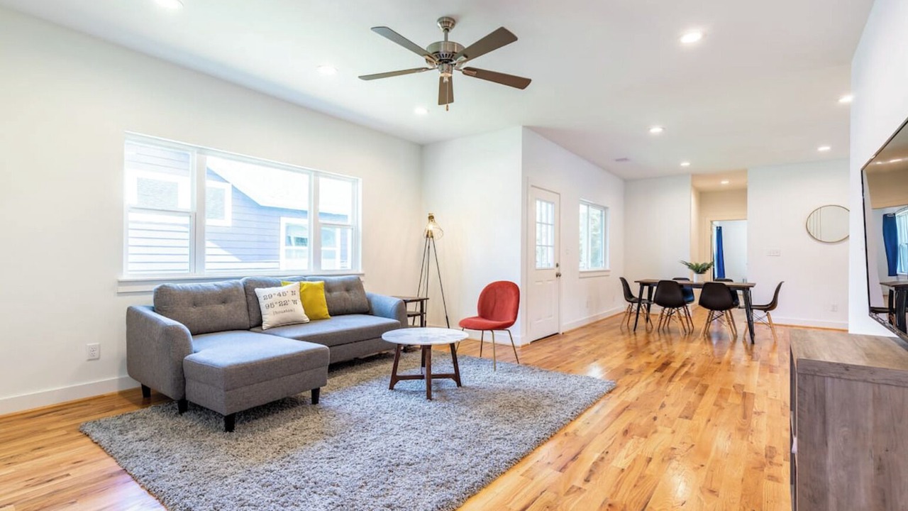Photo of Livingroom in Lawndale/ Wayside