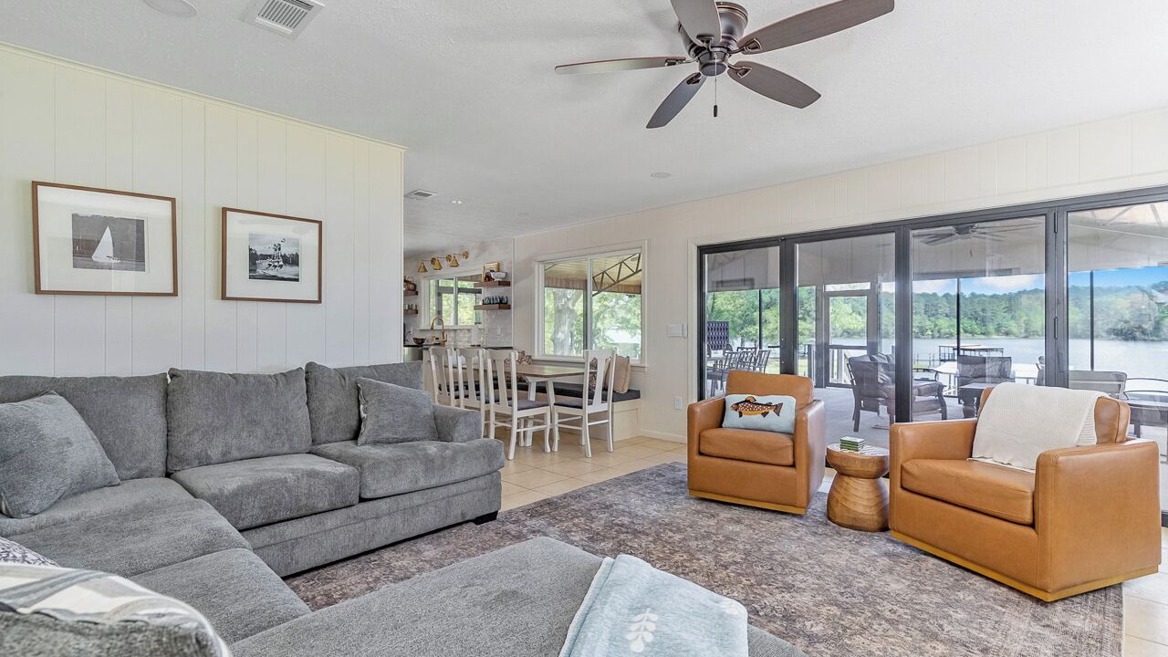 Photo of Livingroom in Homer