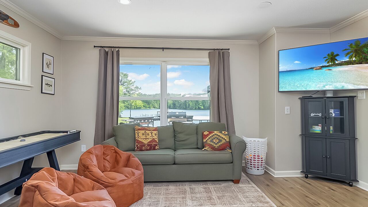 Photo of Livingroom in Homer