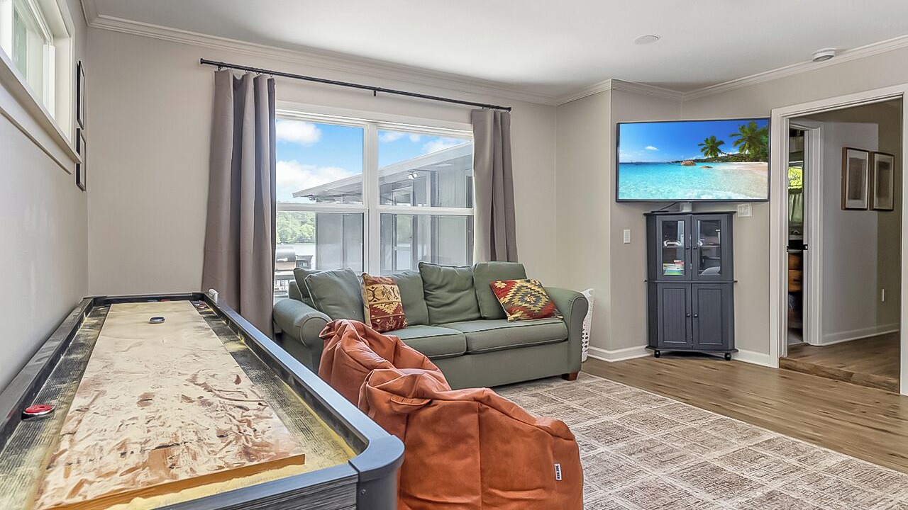 Photo of Livingroom in Homer