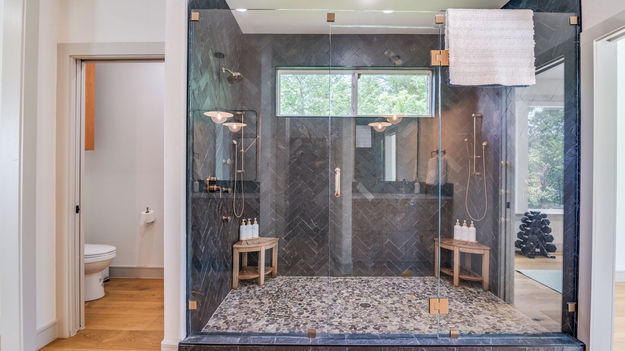 Photo of Bathroom in Caney City