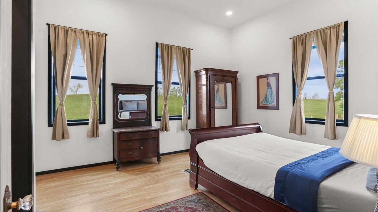 Photo of Bedroom in Holy Cross District