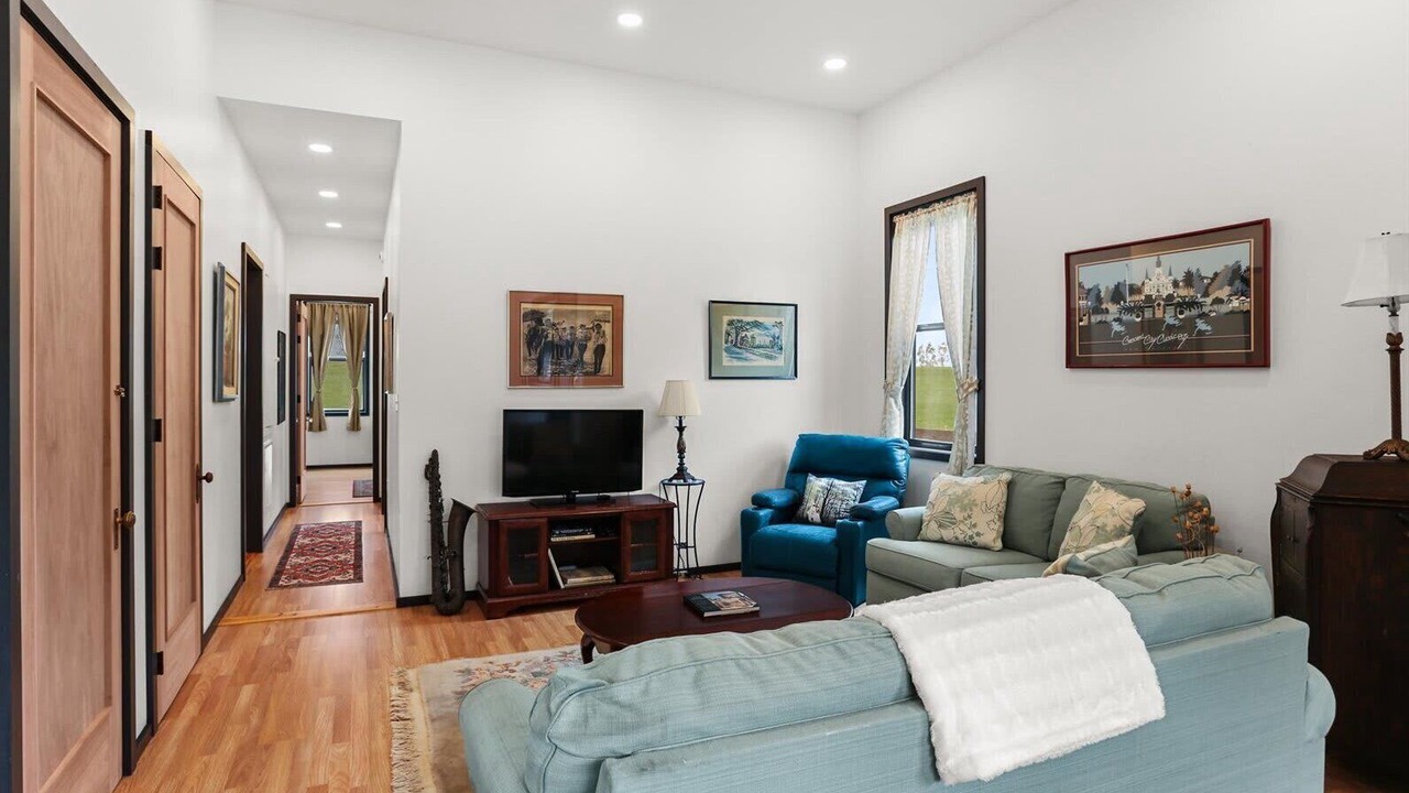Photo of Livingroom in Holy Cross District