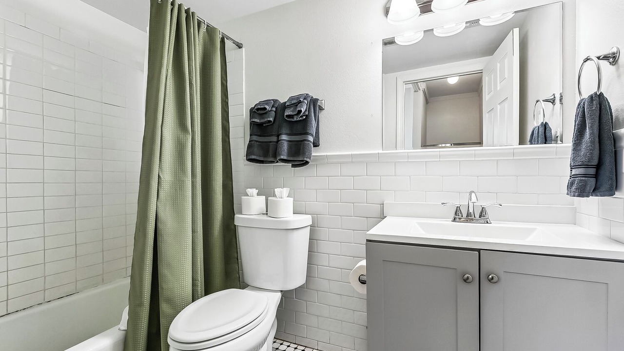 Photo of Bathroom in Tulane - Gravier