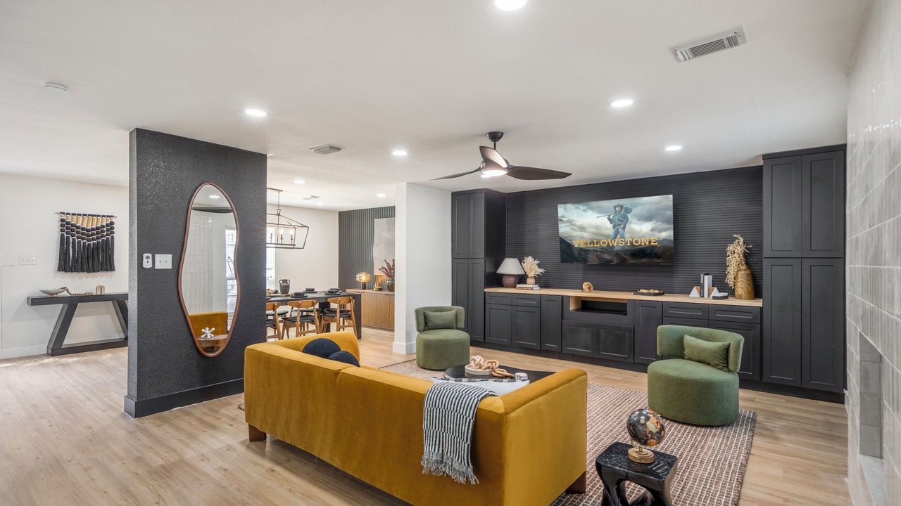 Photo of Livingroom in Garden Oaks