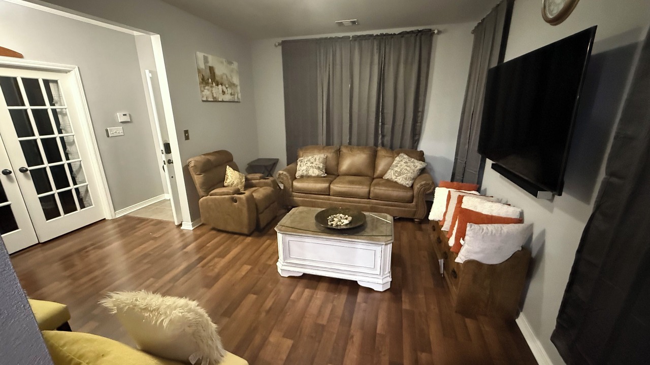 Photo of Livingroom in Gonzales