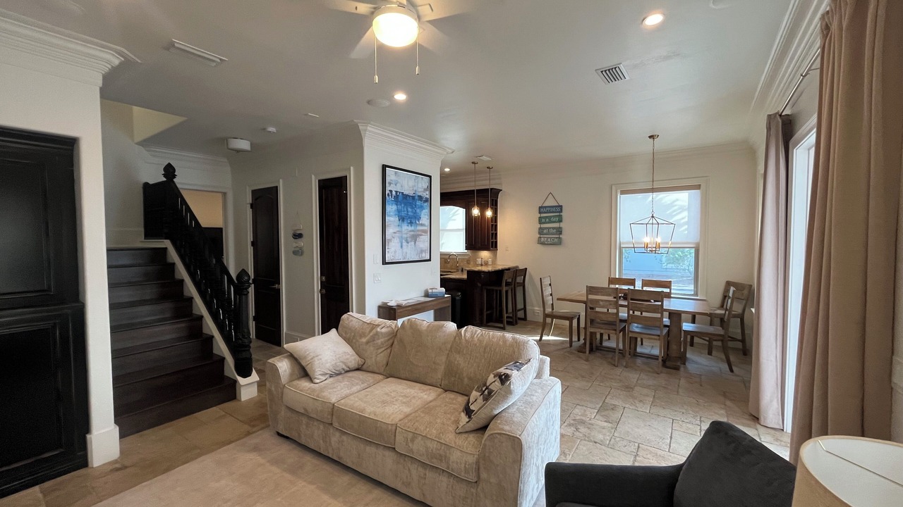 Photo of Livingroom in Clipper Cove