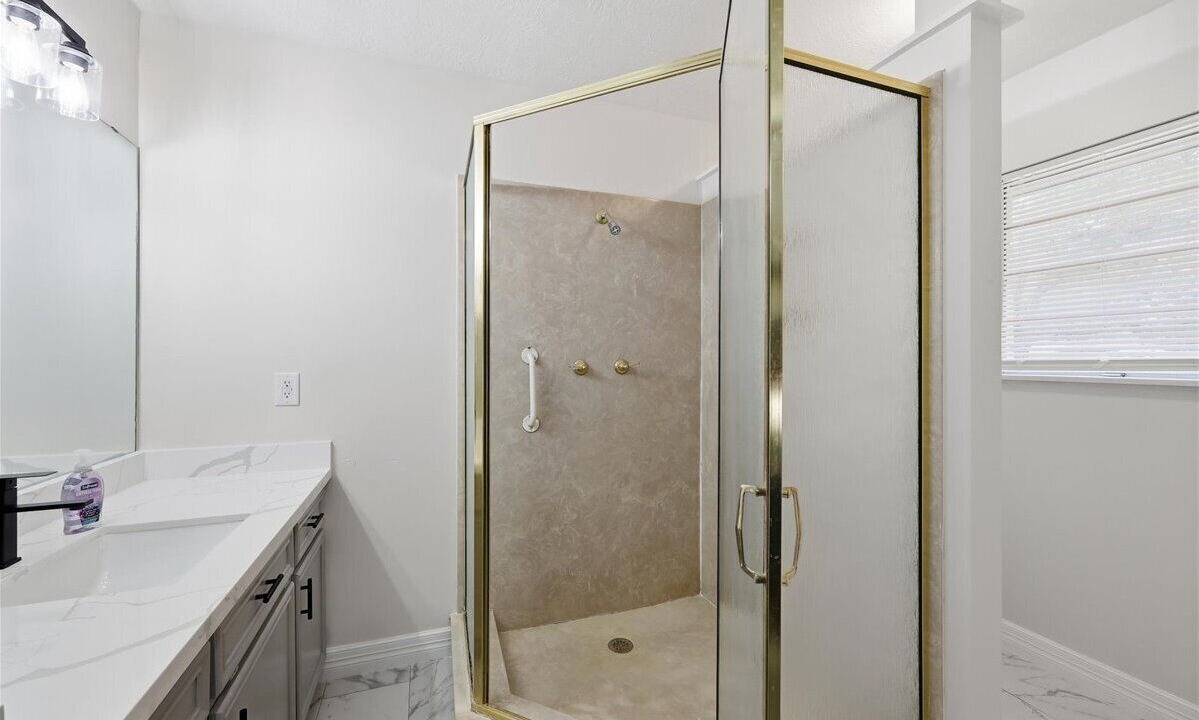Photo of Bathroom in Groves