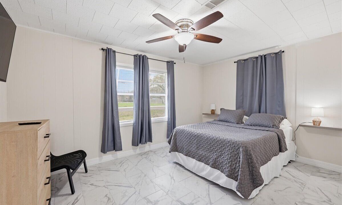 Photo of Bedroom in Groves