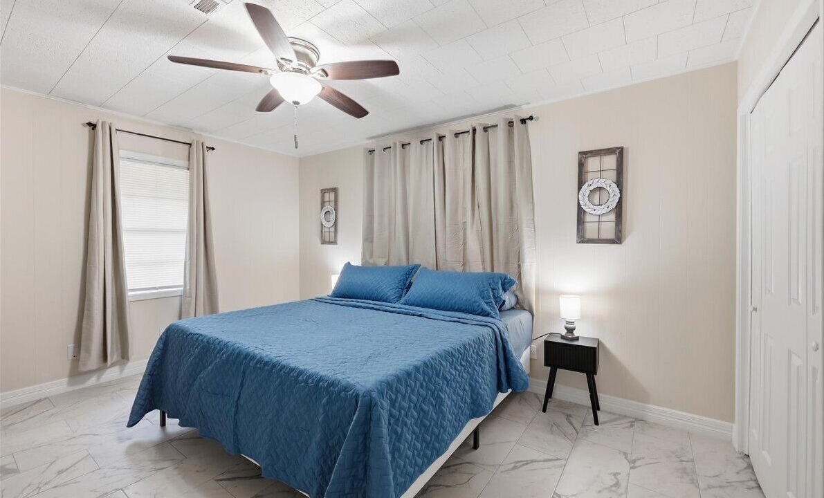 Photo of Bedroom in Groves