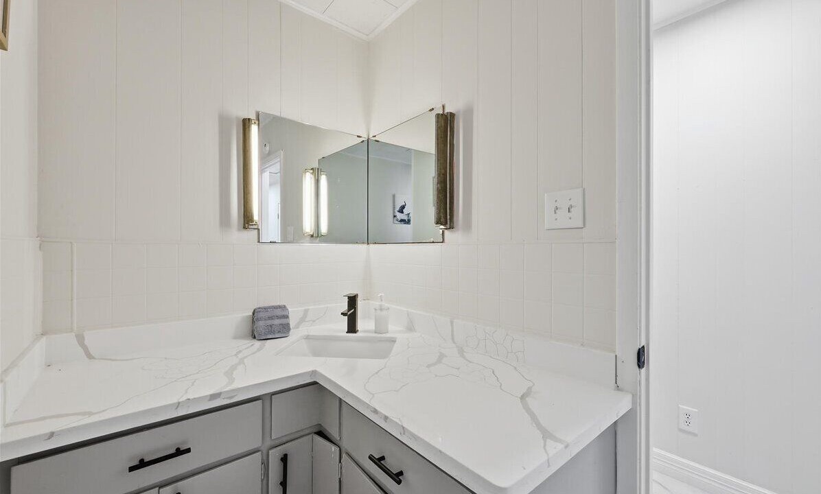 Photo of Bathroom in Groves