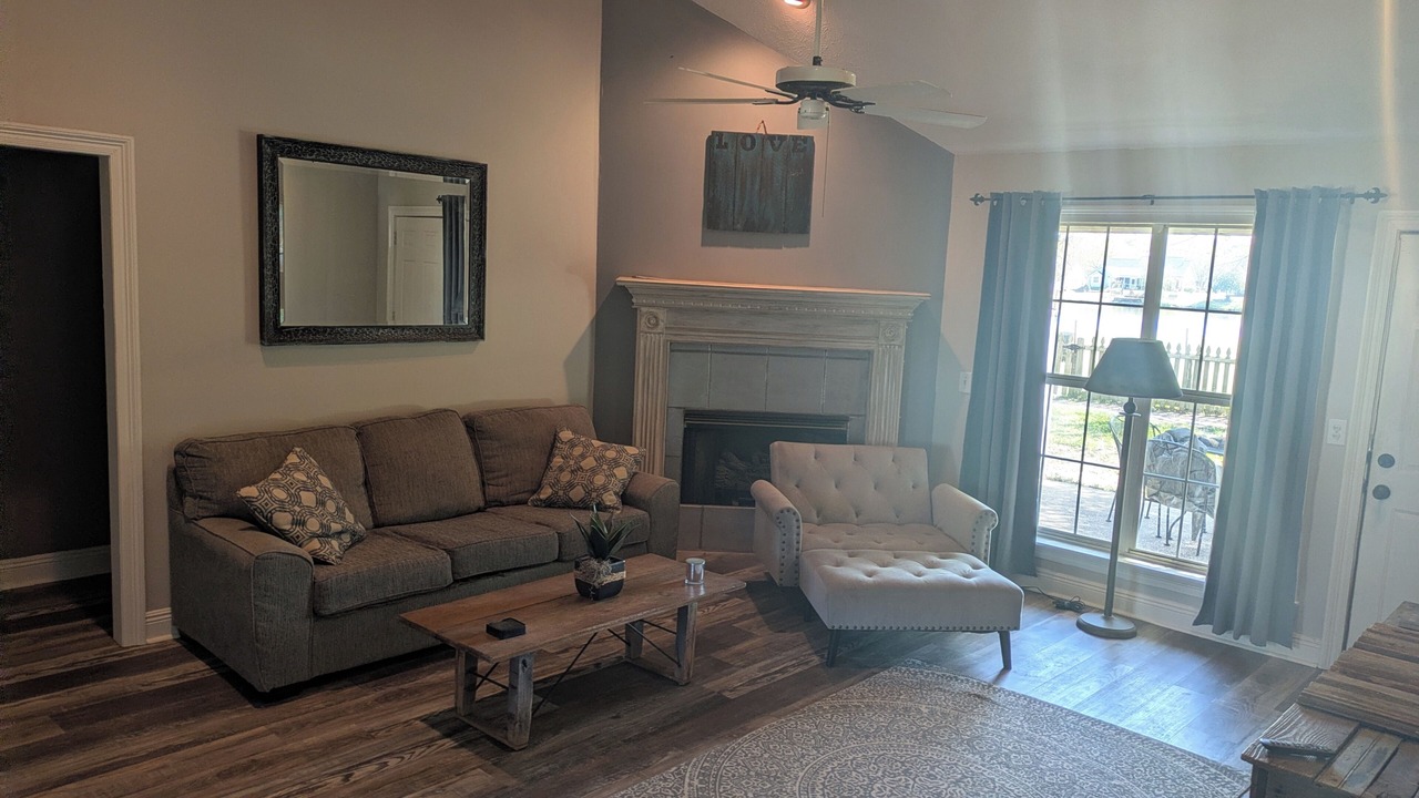 Photo of Livingroom in Tougaloo