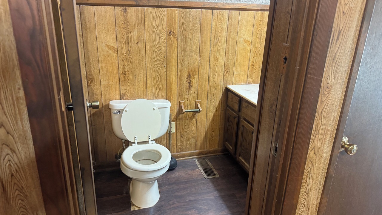 Photo of Bathroom in De Valls Bluff
