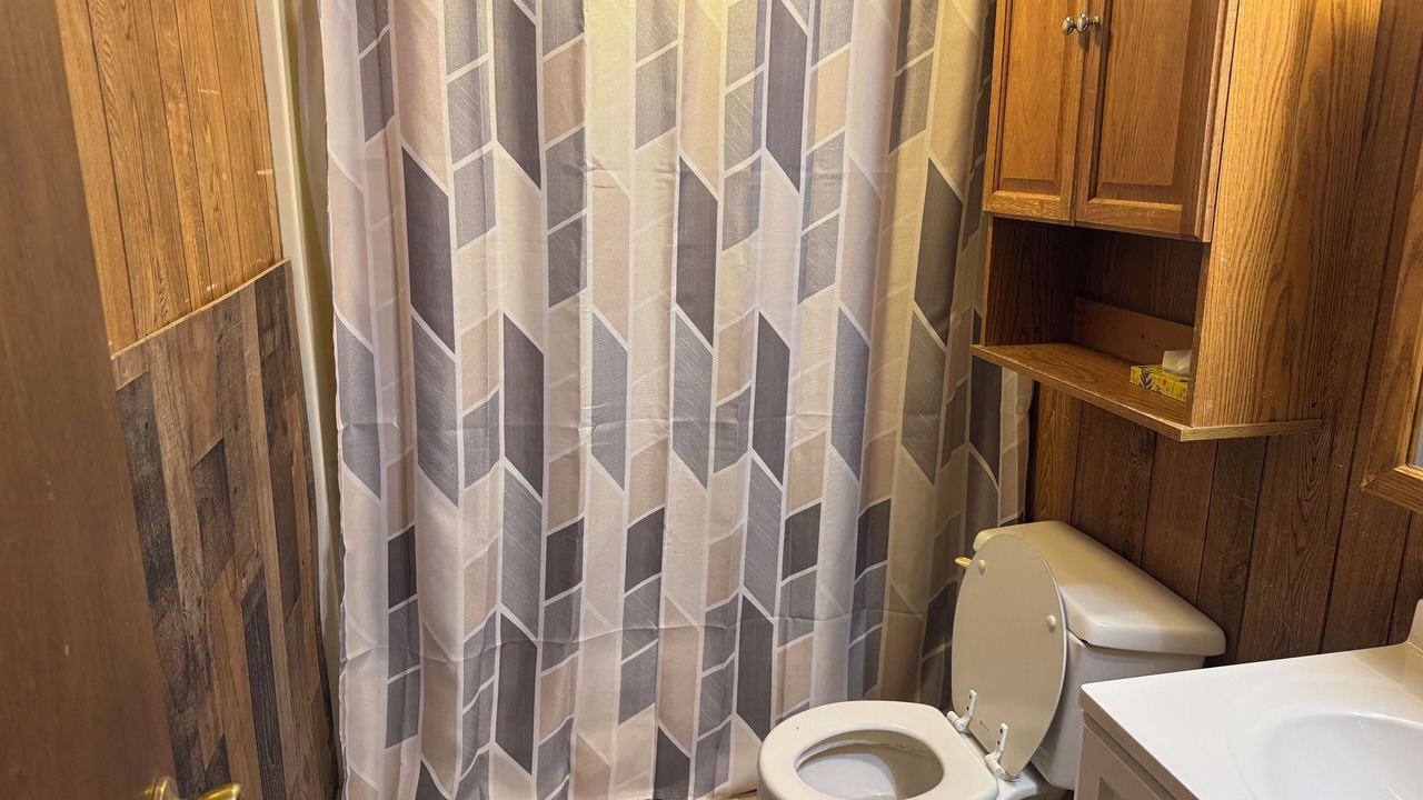 Photo of Bathroom in De Valls Bluff