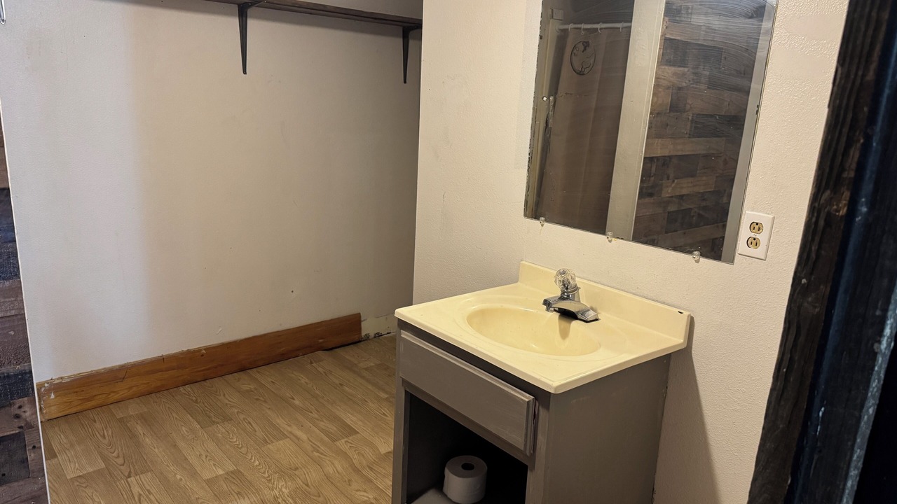 Photo of Bathroom in De Valls Bluff