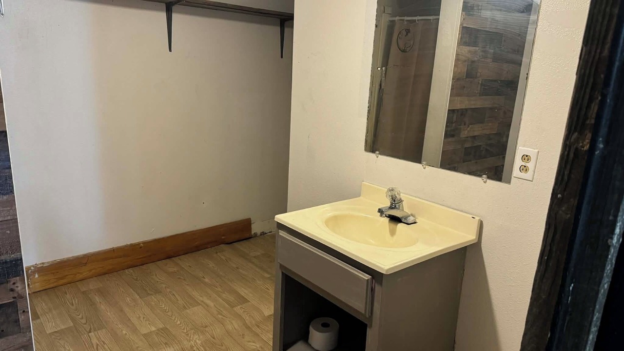 Photo of Bathroom in De Valls Bluff
