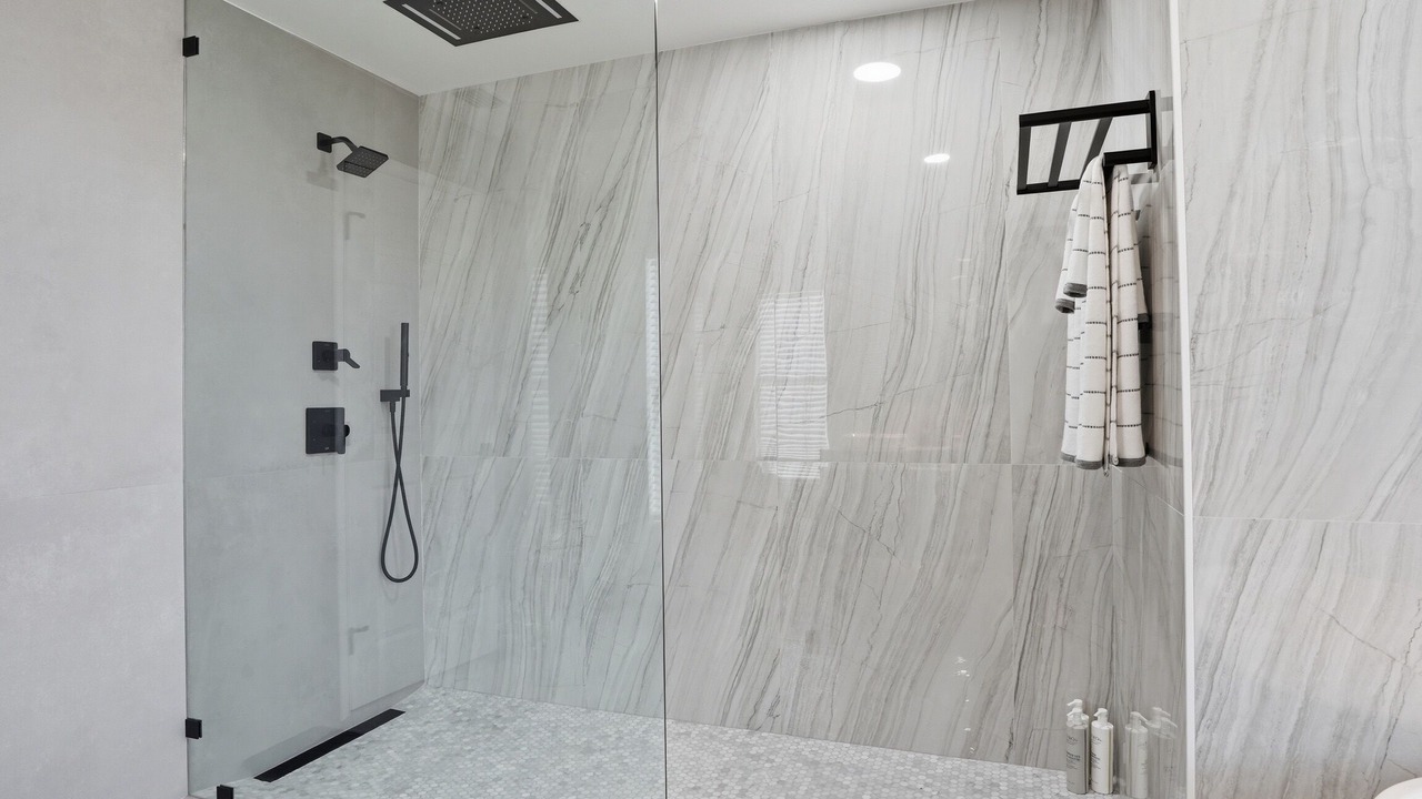 Photo of Bathroom in Crown Pointe