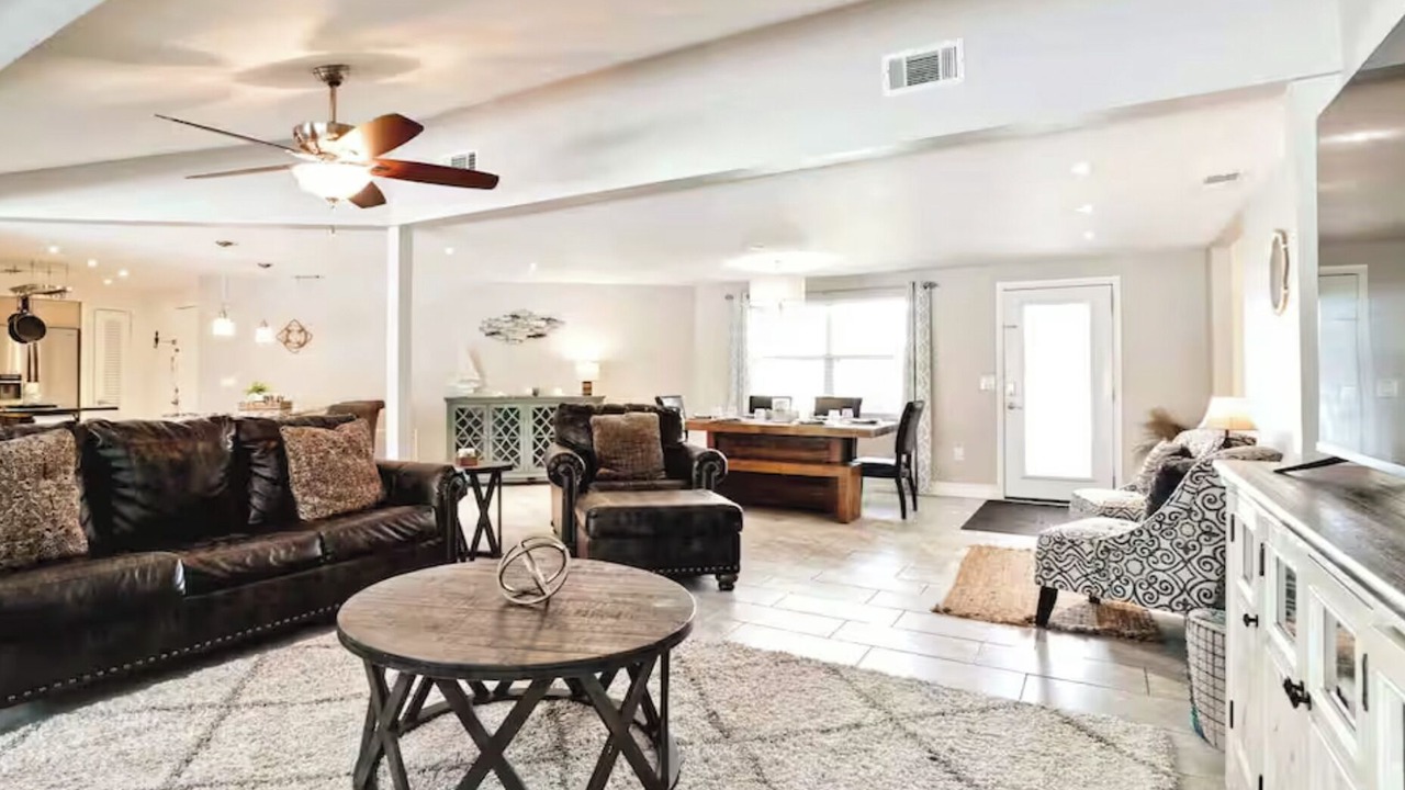 Photo of Livingroom in River District