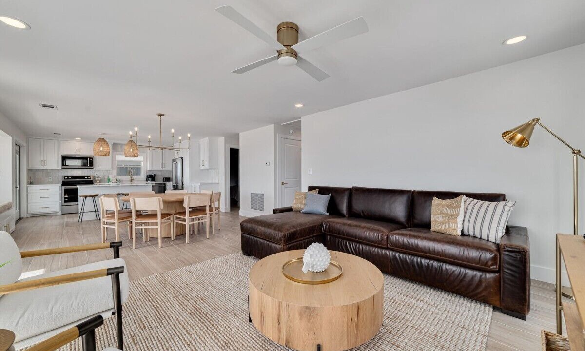 Photo of Livingroom in Surf Side Shores