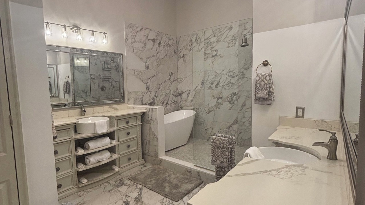 Photo of Bathroom in Lake Terrace & Oaks