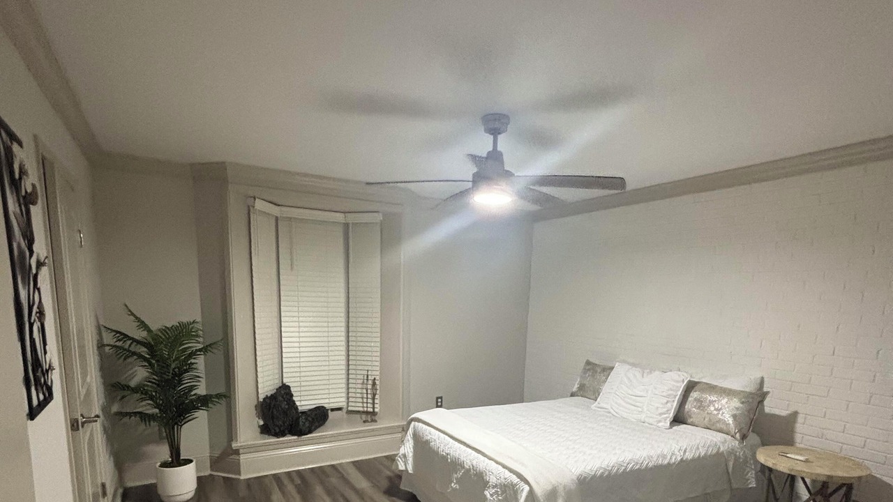 Photo of Bedroom in Lake Terrace & Oaks