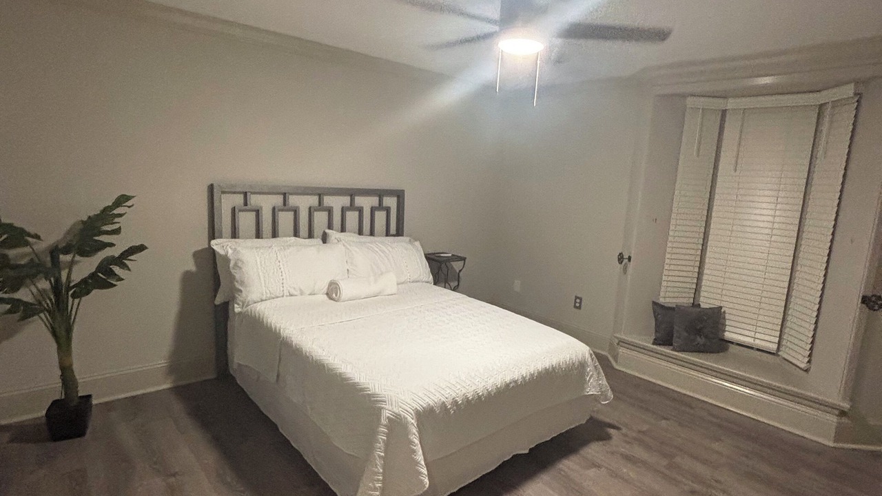 Photo of Bedroom in Lake Terrace & Oaks