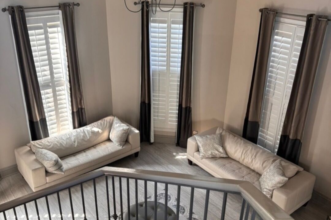 Photo of Livingroom in Lake Terrace & Oaks