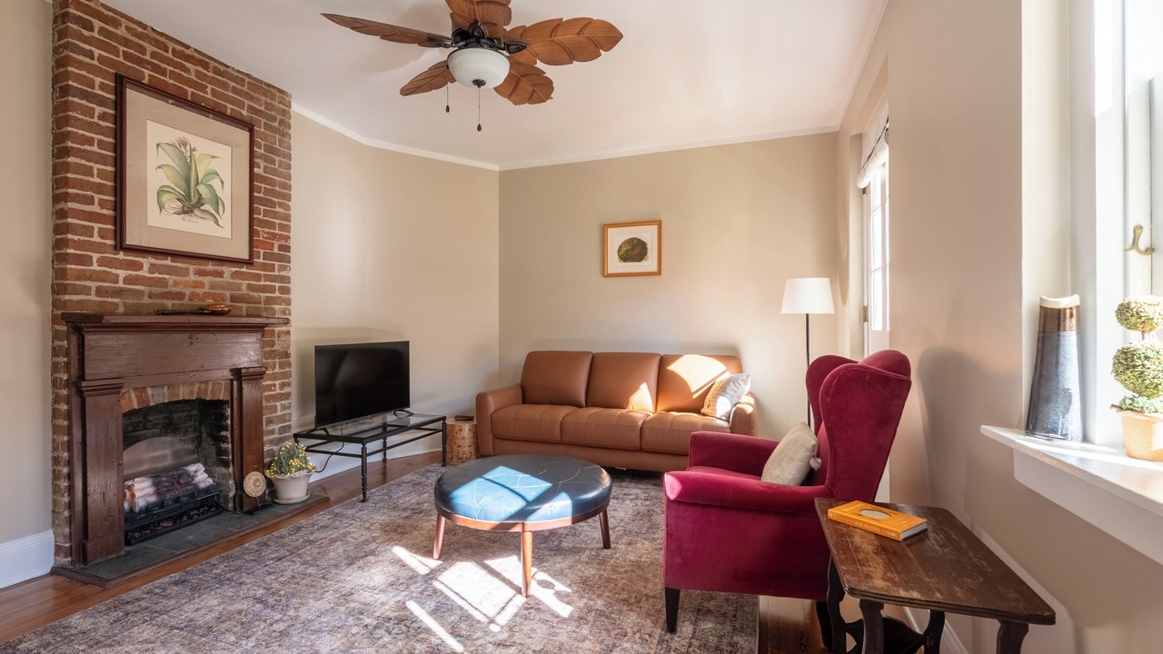 Photo of Livingroom in French Quarter
