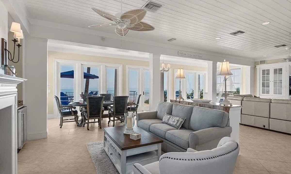 Photo of Livingroom in New Smyrna Beach