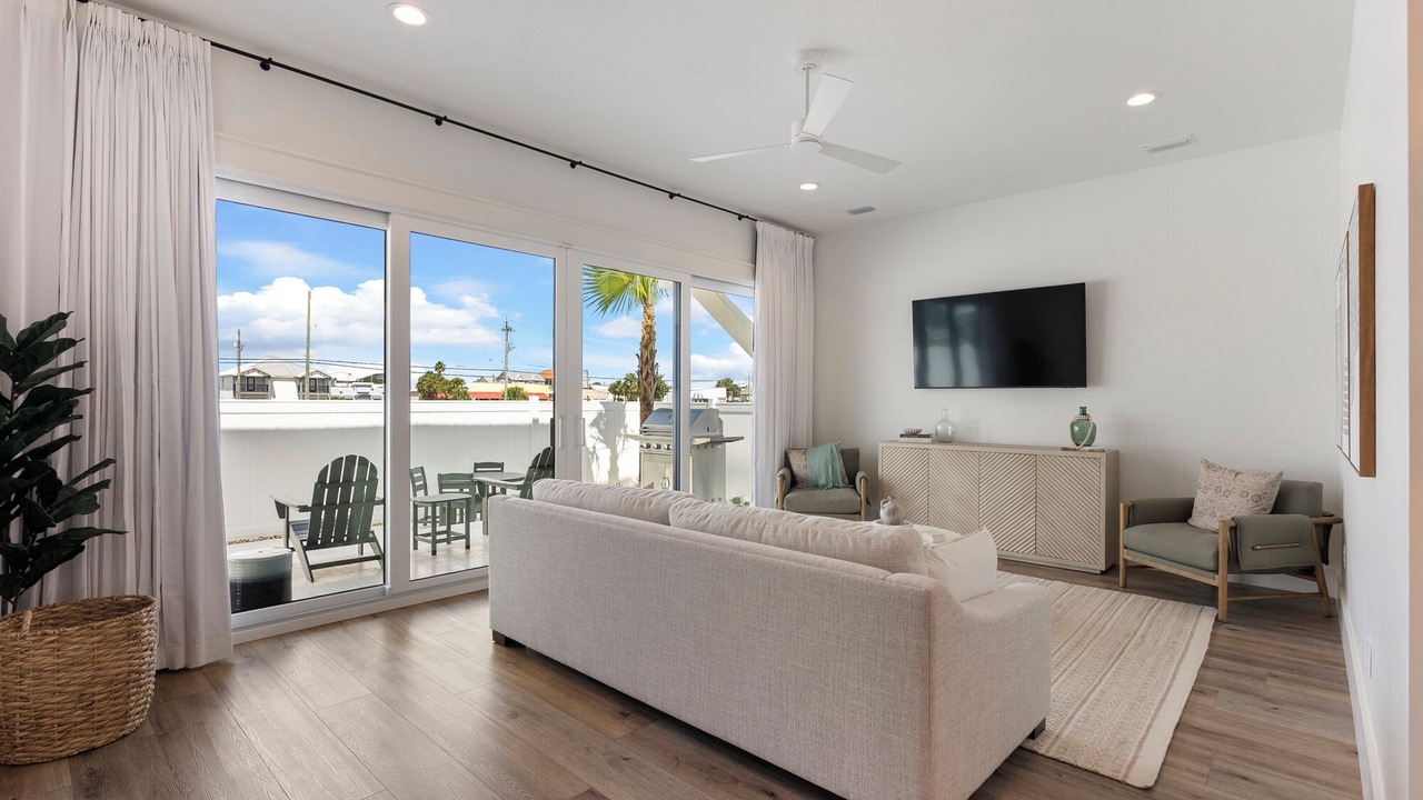 Photo of Livingroom in Biltmore Beach
