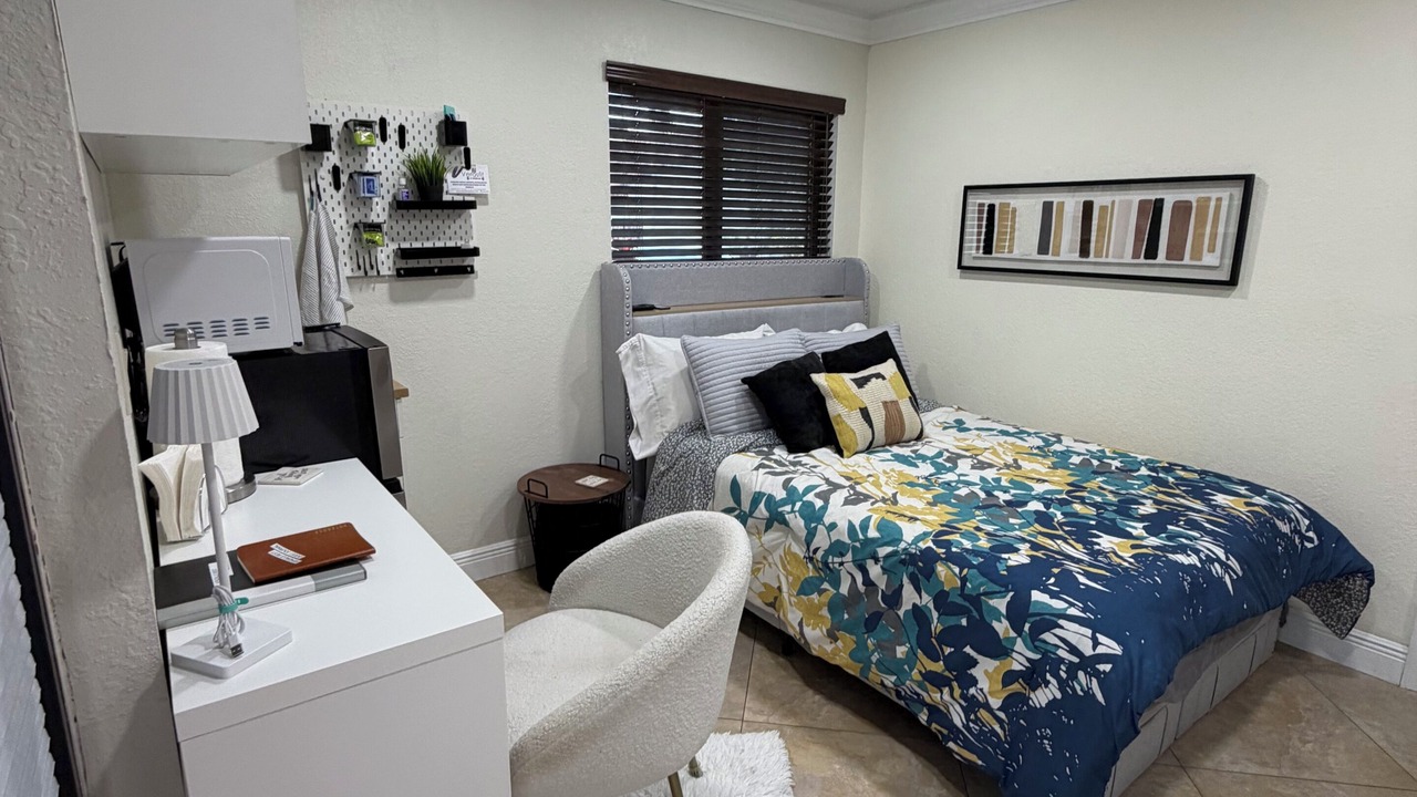 Photo of Bedroom in Kendale Lakes