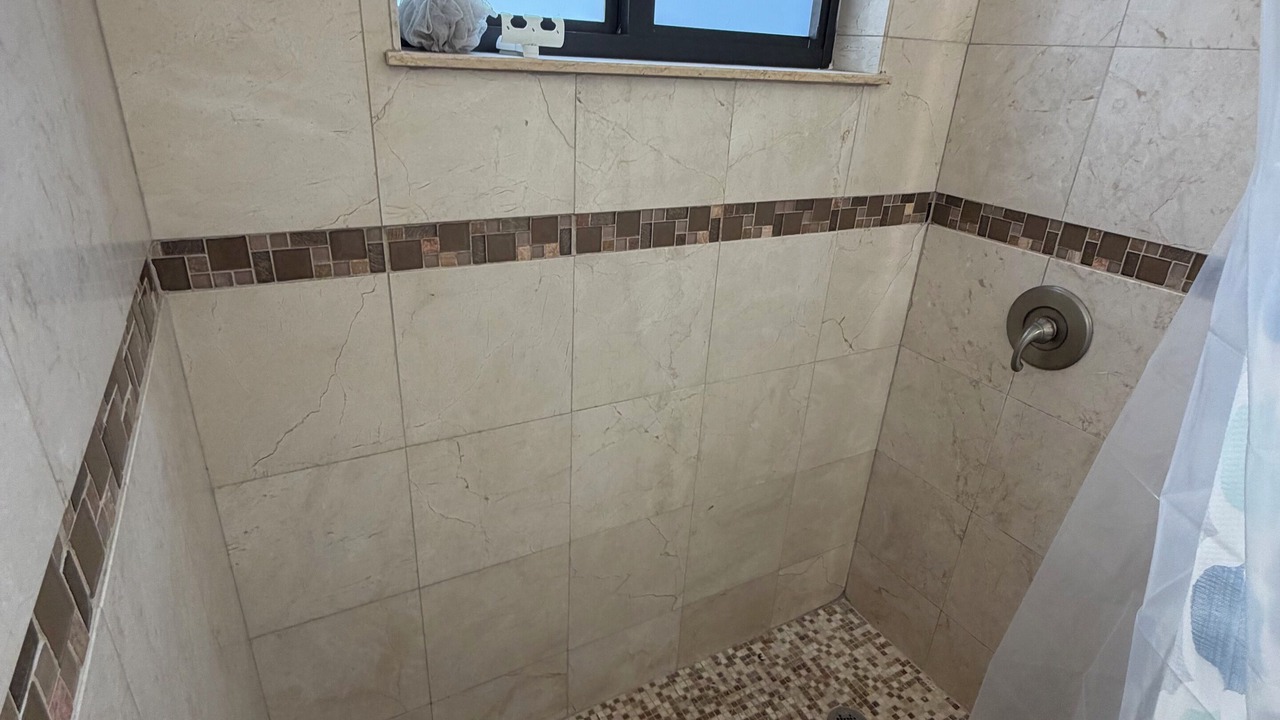 Photo of Bathroom in Kendale Lakes