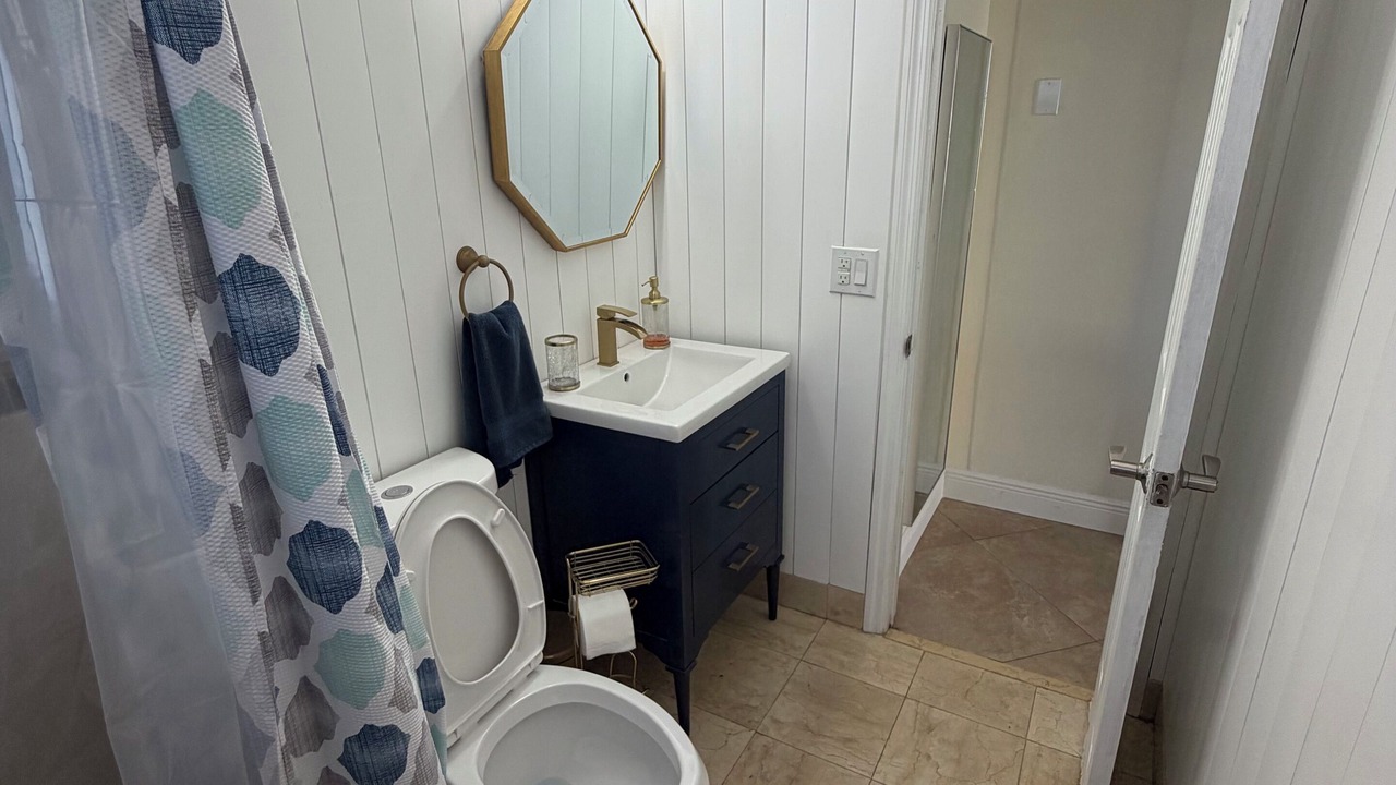 Photo of Bathroom in Kendale Lakes