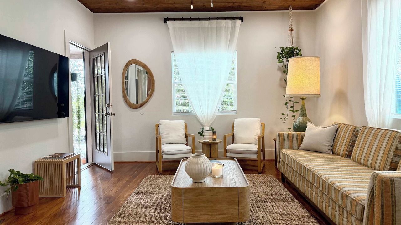 Photo of Livingroom in Greater Heights