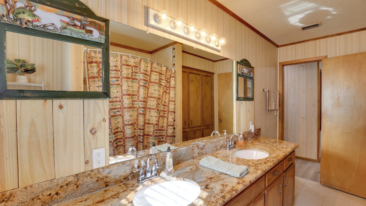 Photo of Bathroom in Hemphill
