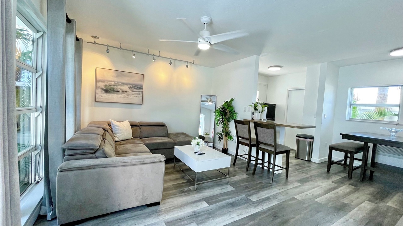 Photo of Livingroom in Lauderdale Beach