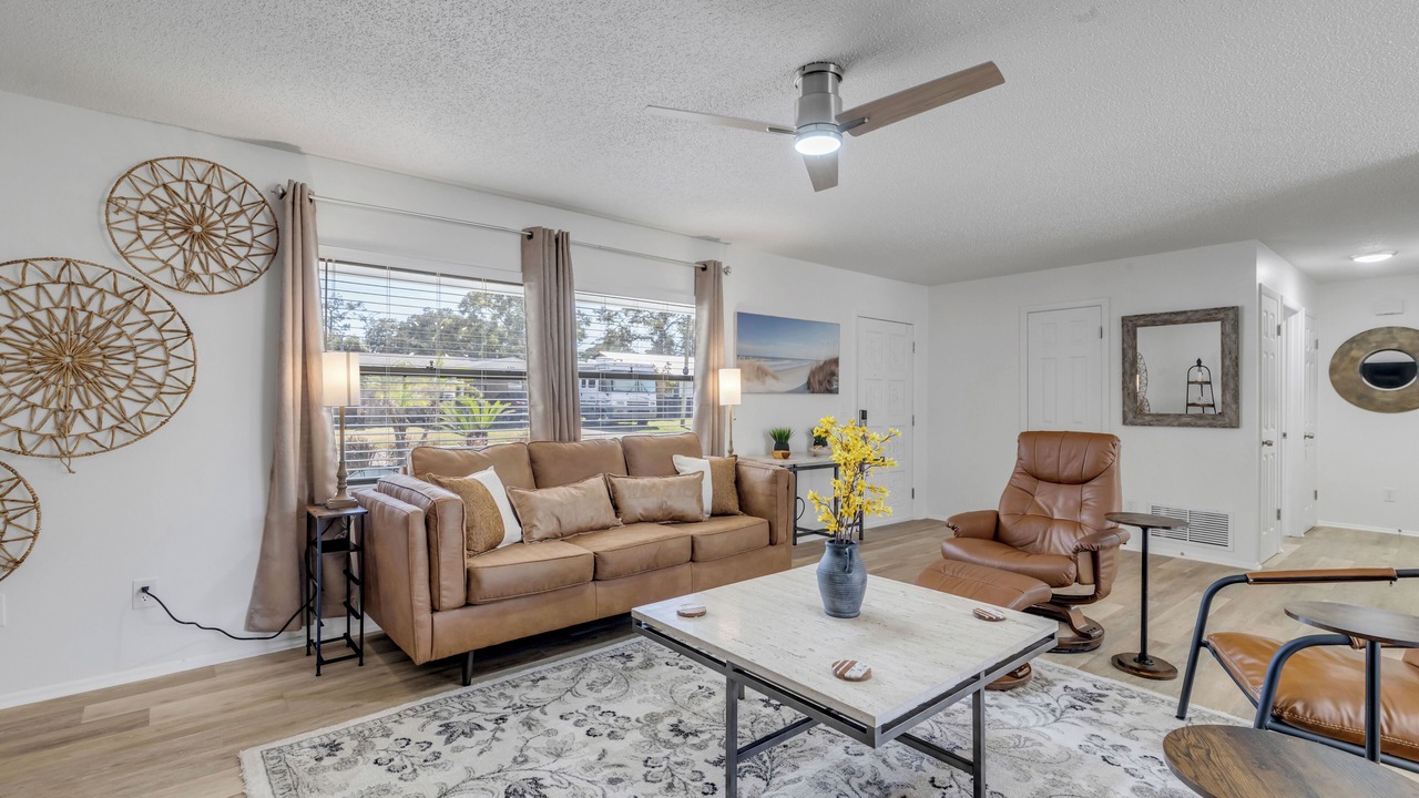 Photo of Livingroom in Edgewater