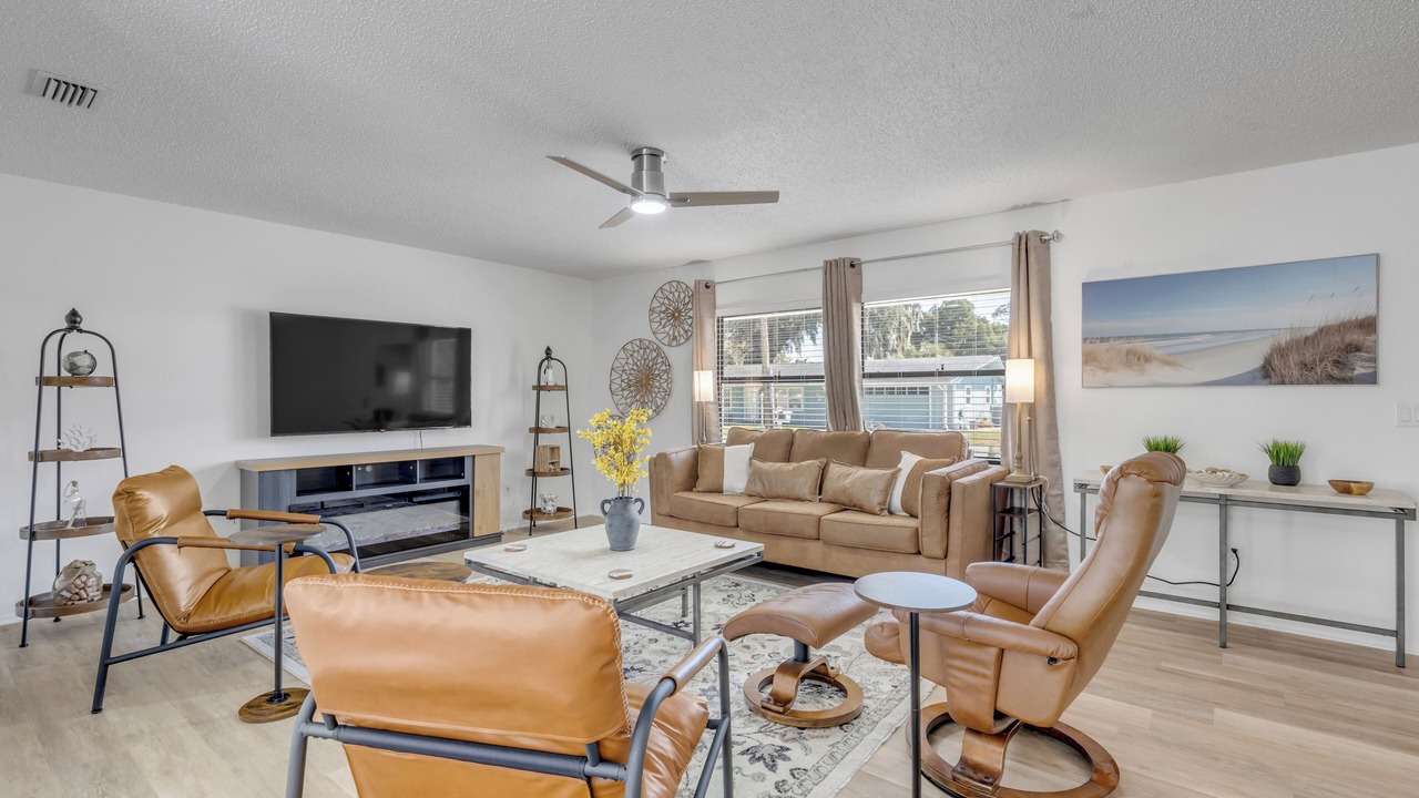 Photo of Livingroom in Edgewater