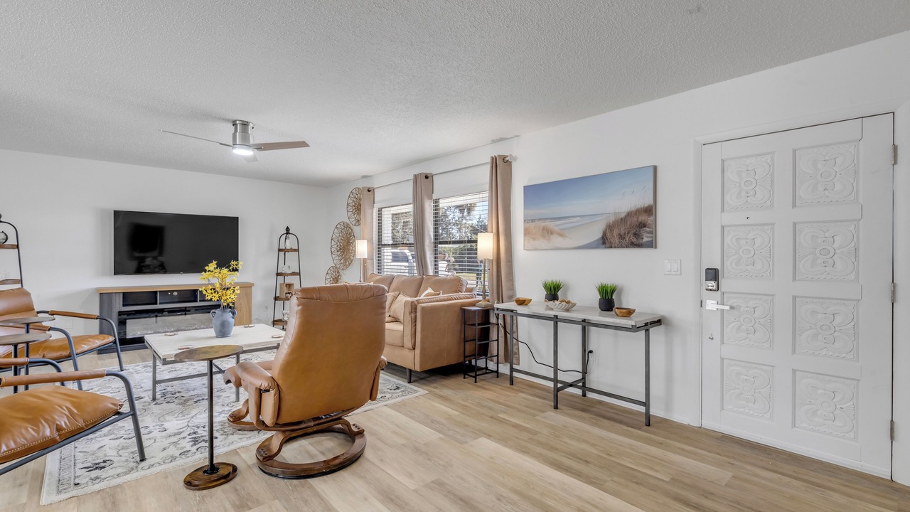 Photo of Livingroom in Edgewater