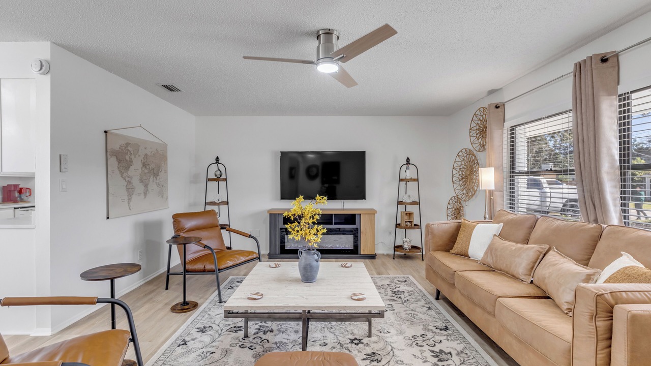 Photo of Livingroom in Edgewater