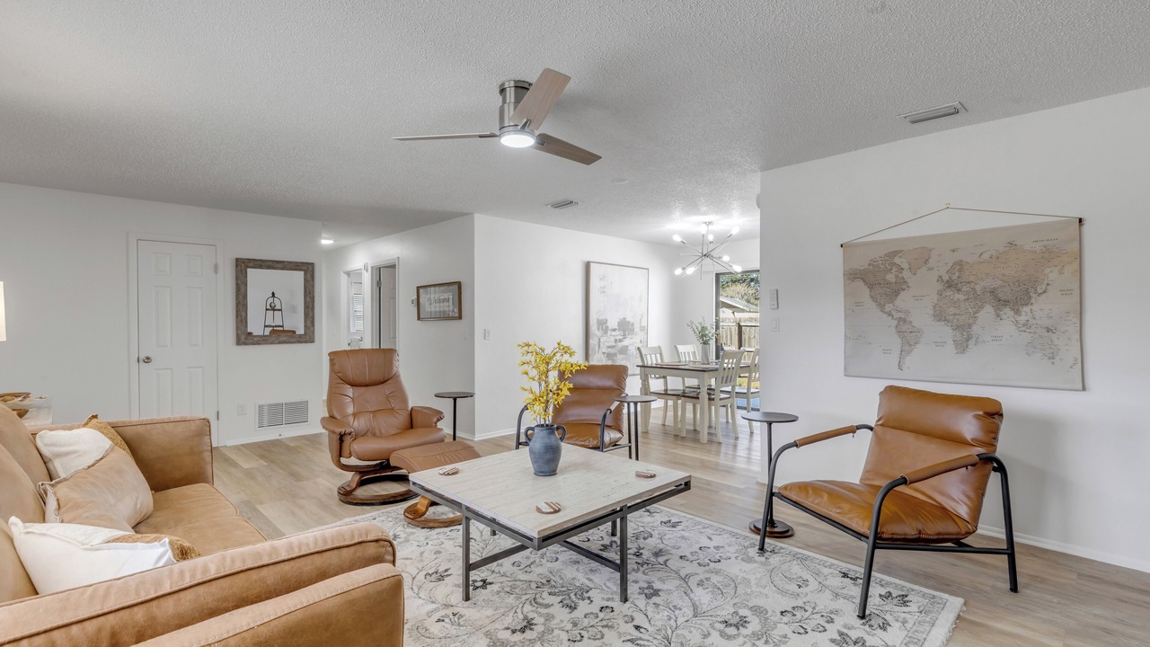 Photo of Livingroom in Edgewater