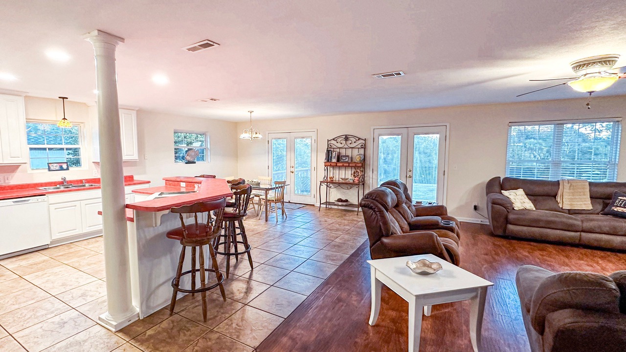 Photo of Livingroom in Grande Lagoon Lakes